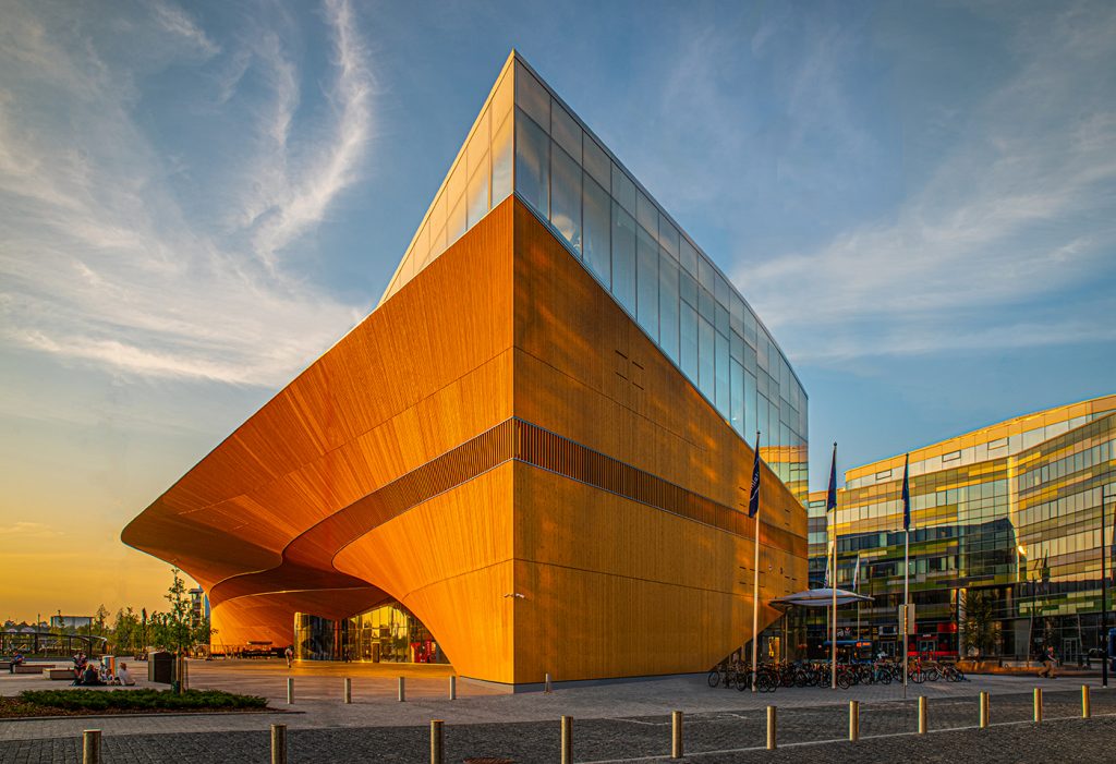 Helsinki Bldg - George Peterson